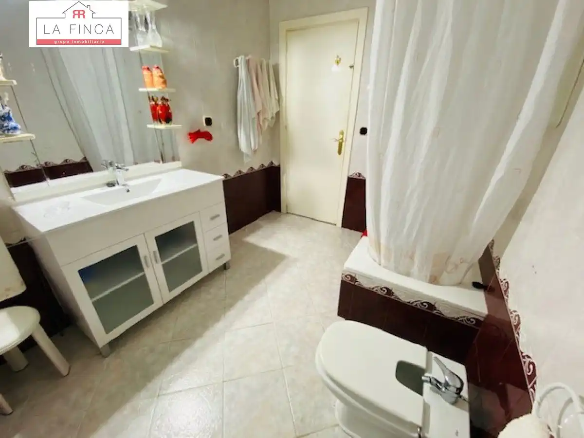 Bathroom of Houses for sale in Málaga  with Private garden, Terrace and Storage room