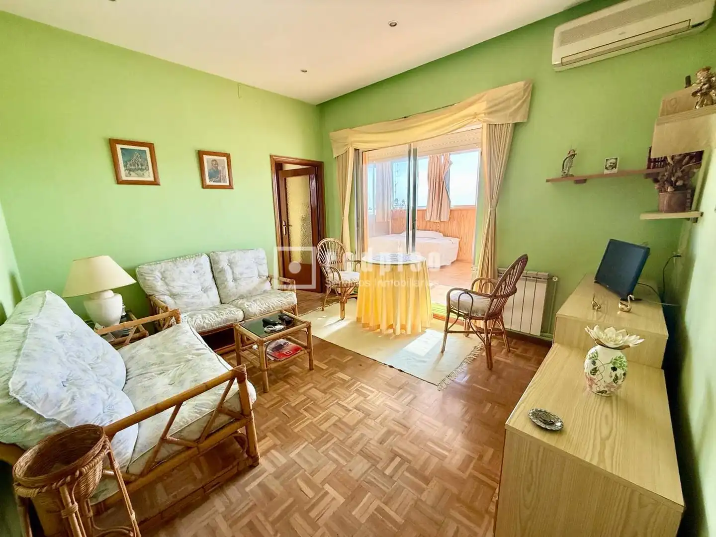 Sala d'estar de Pis en venda en Madrid amb Aire condicionat i Terrassa