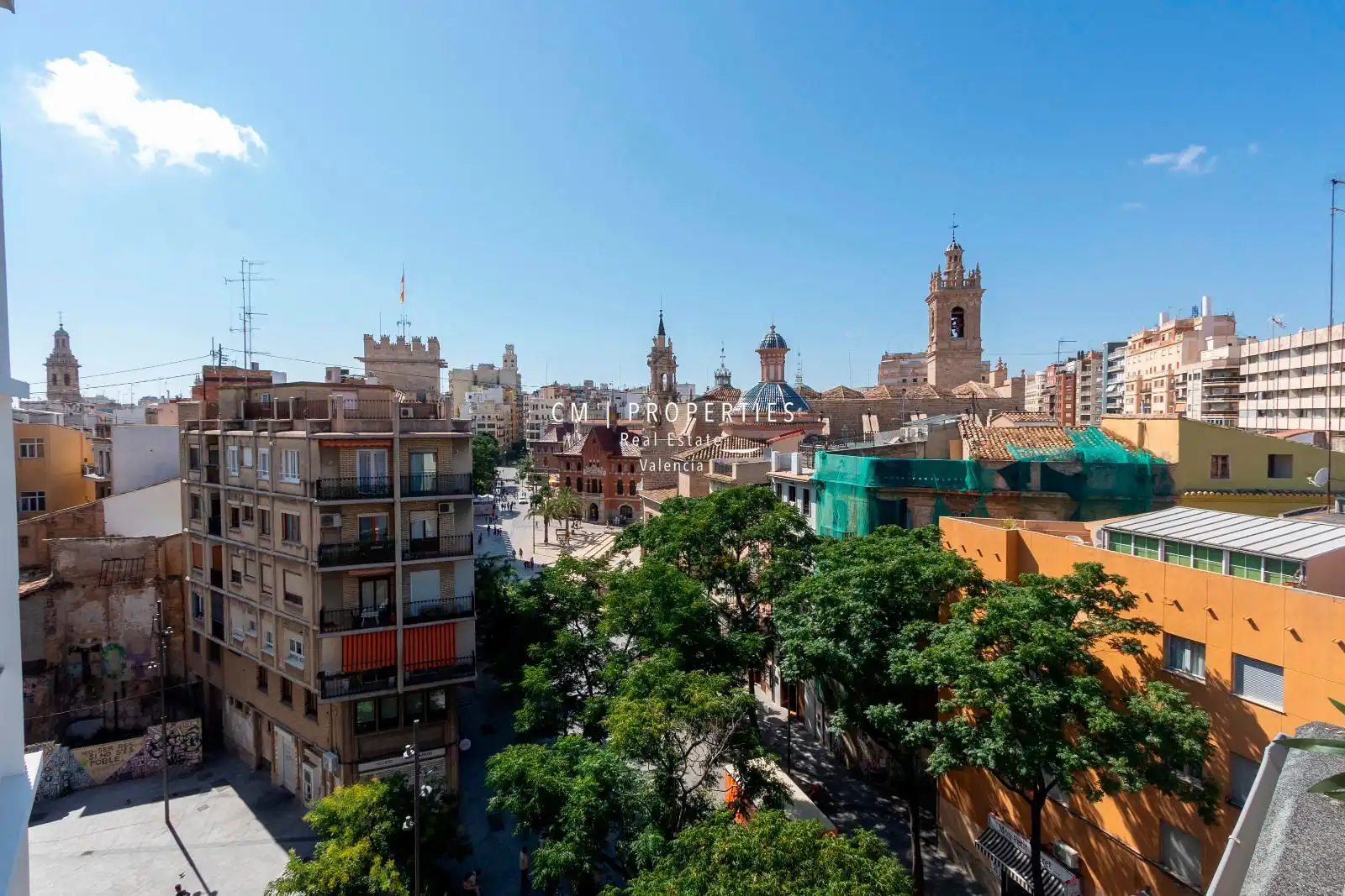 Àtic de lloguer a en Colom, El Mercat