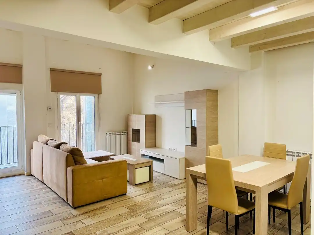 Sala d'estar de Dúplex en venda en  Pamplona / Iruña amb Calefacció, Moblat i Balcó