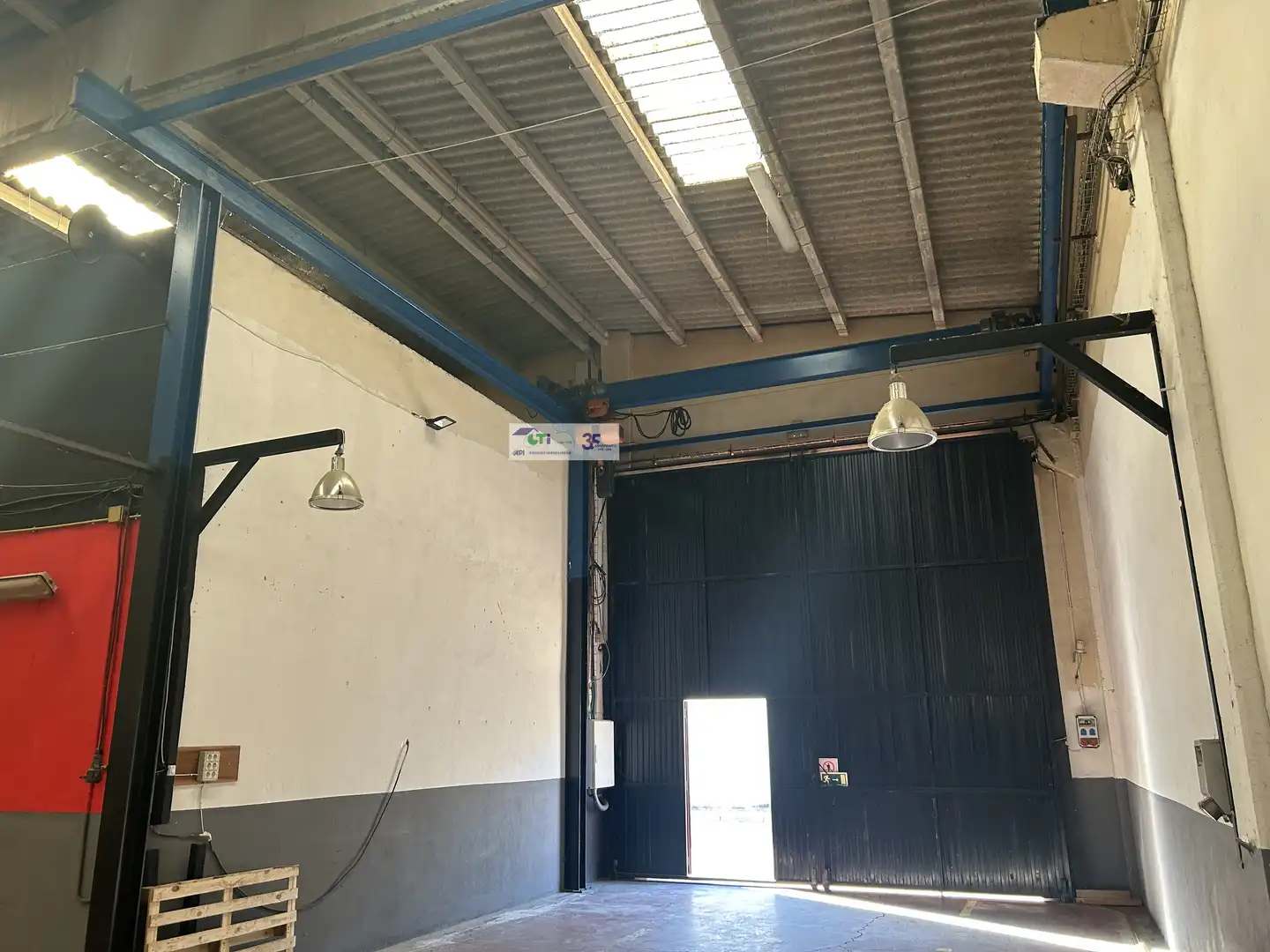 Nau industrial en venda a C / BUENOS AIRES, La Muela