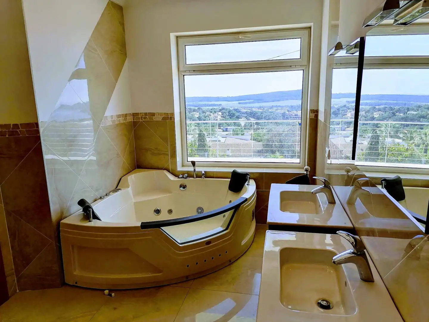 Baño de Casa o chalet de alquiler en Calvià con Aire acondicionado, Calefacción y Jardín privado
