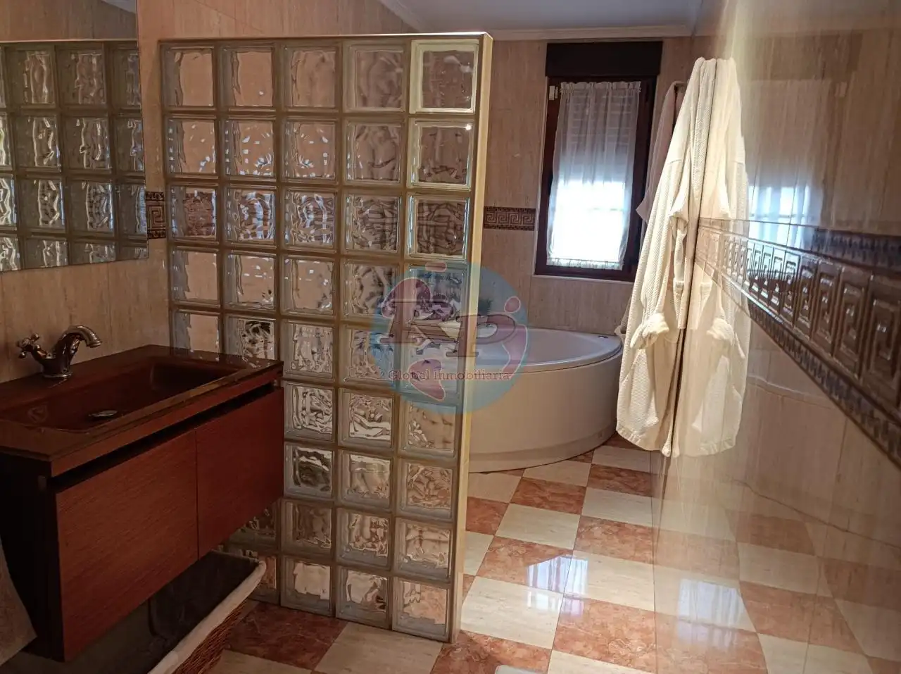Baño de Casa o chalet en venta en Sariegos con Calefacción, Jardín privado y Parquet