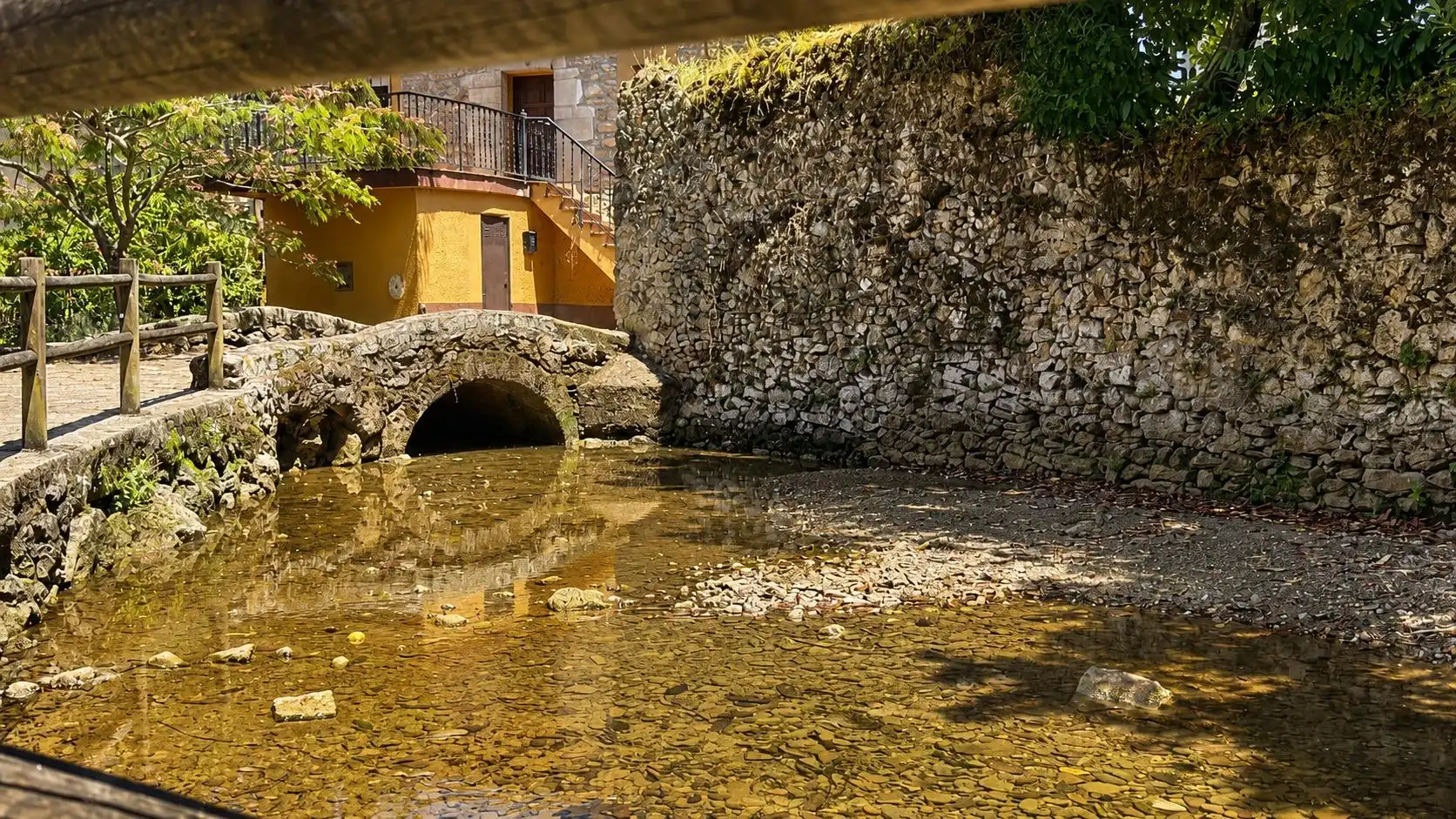 Vista exterior de Casa o xalet en venda en Alfoz de Lloredo amb Calefacció i Jardí privat
