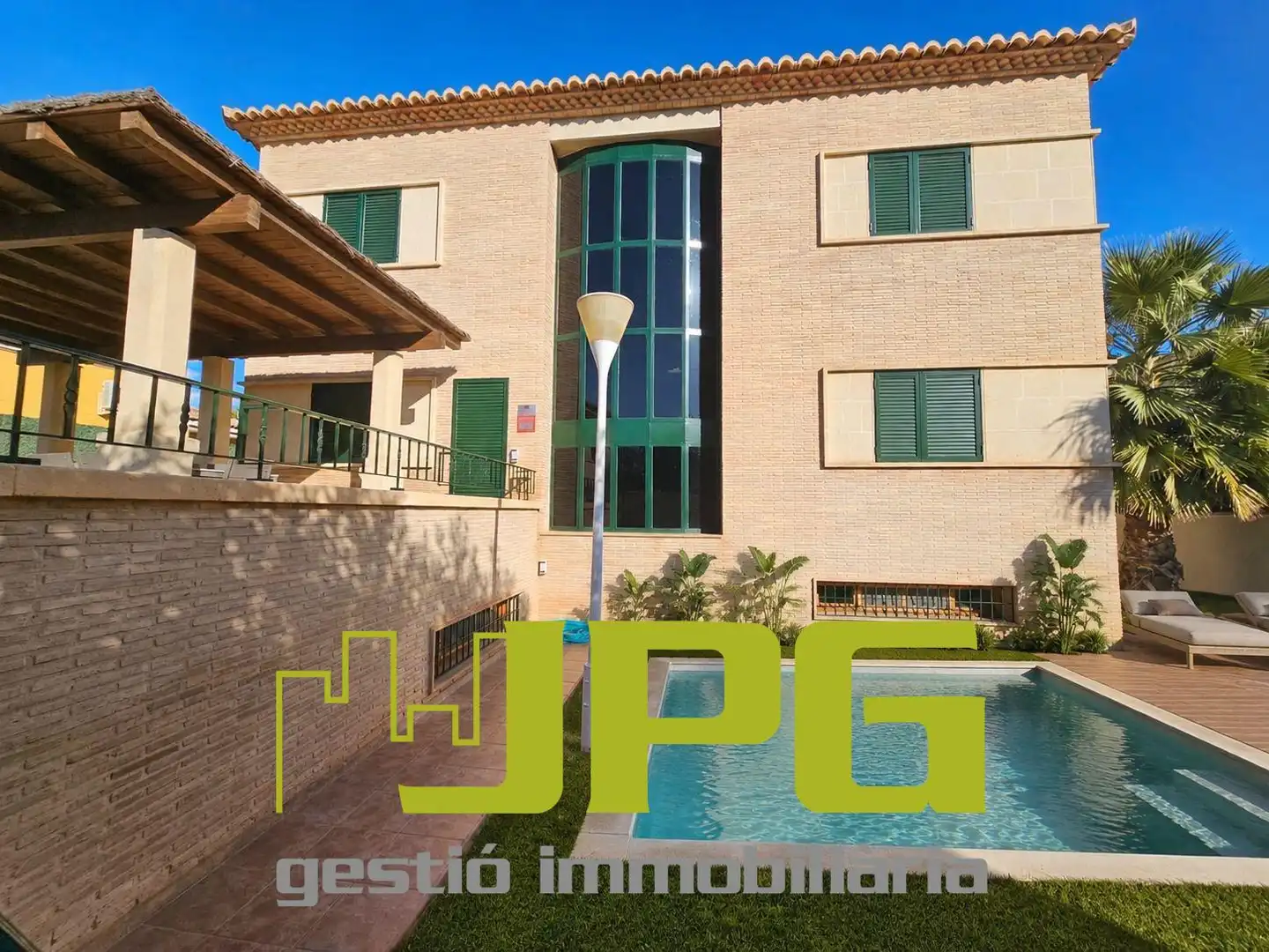 Vista exterior de Casa o xalet en venda en Mutxamel amb Aire condicionat, Calefacció i Jardí privat
