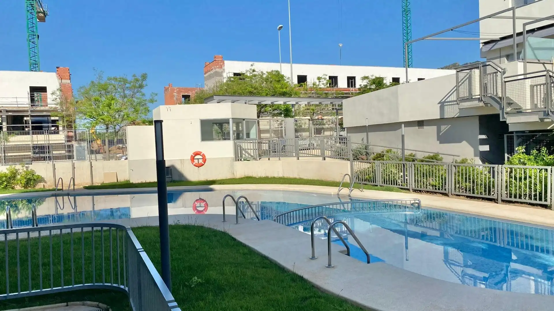 Piscina de Casa adosada en venda en Benicasim / Benicàssim amb Aire condicionat, Terrassa i Moblat