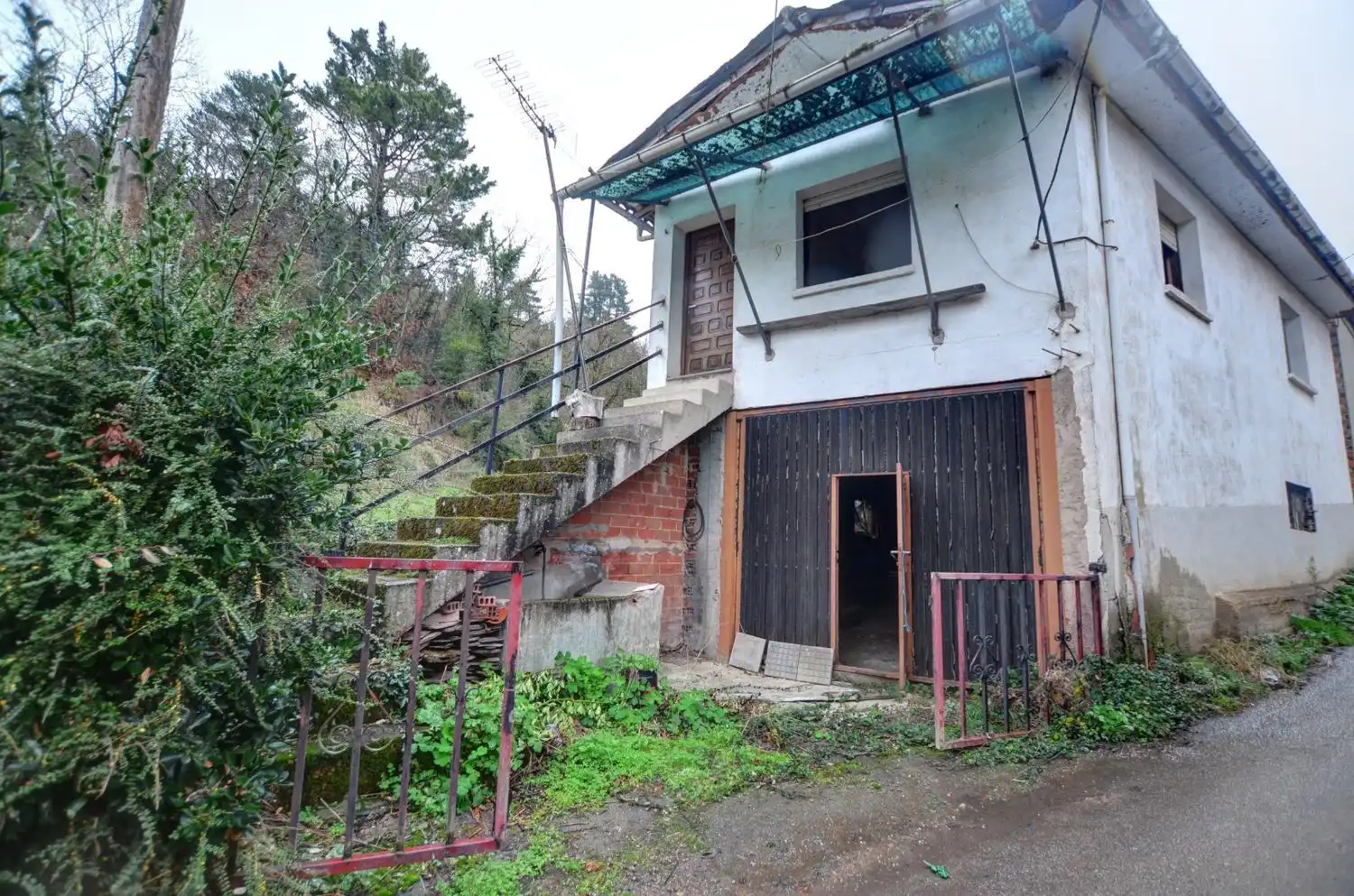 Vista exterior de Casa o chalet en venta en Tineo con Piscina