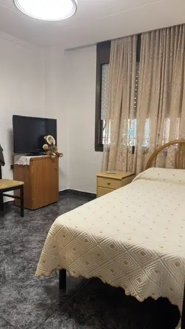 Schlafzimmer von Wohnung zum Verkauf in Cornellà de Llobregat mit Klimaanlage, Heizung und Ofen