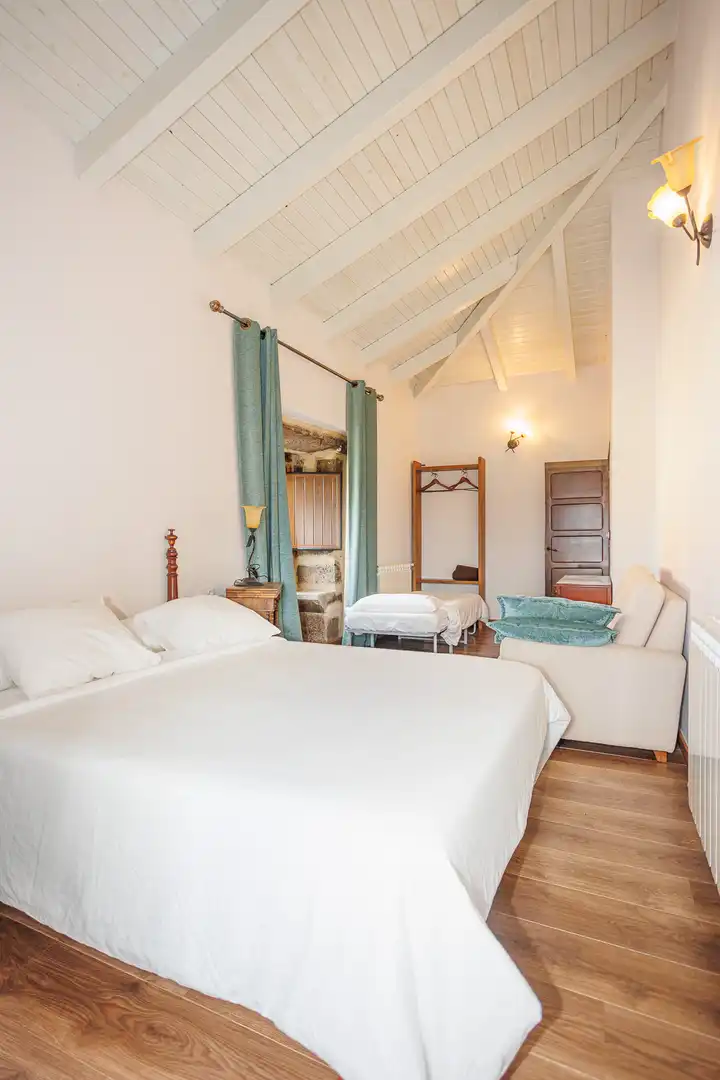 Habitación de Finca rústica en venta en A Laracha   con Amueblado