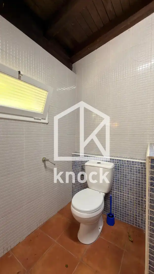 Bany de Casa o xalet en venda en Oviedo  amb Calefacció, Parquet i Terrassa