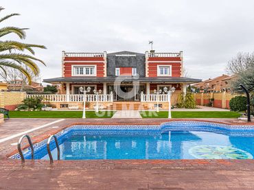 Villa con piscina in vendita a La Cárcaba - El Encinar - Montemolinos
