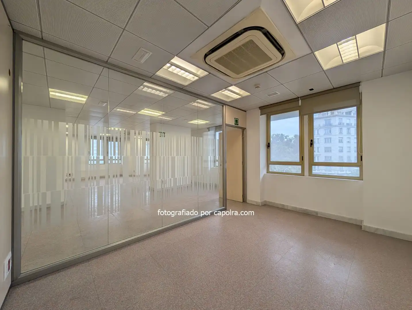 Büro zum Verkauf in Barcelona mit Klimaanlage und Heizung