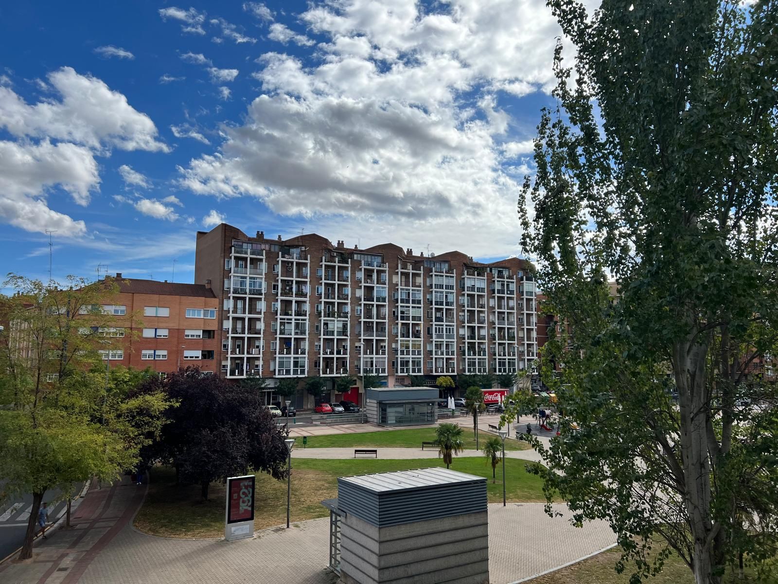 Vista exterior de Pis en venda en  Logroño amb Calefacció, Parquet i Moblat