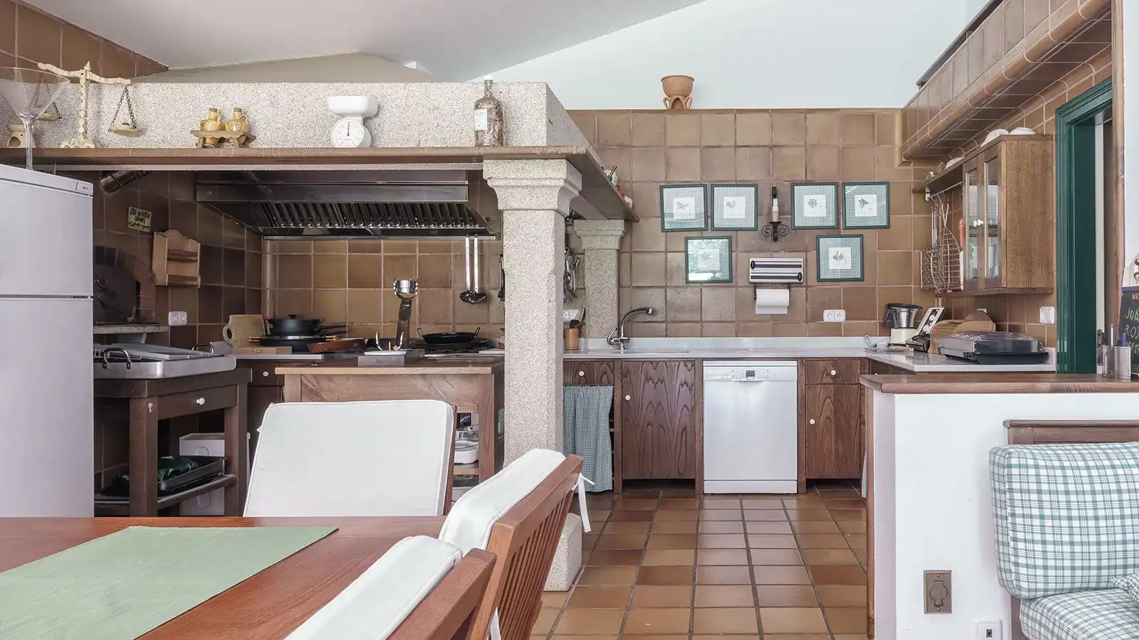 Cocina de Casa o chalet en venta en Oleiros con Calefacción, Jardín privado y Parquet