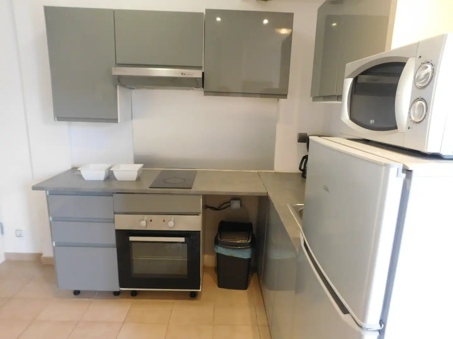 Cocina de Estudio de alquiler en Roses con Amueblado, Horno y Lavadora