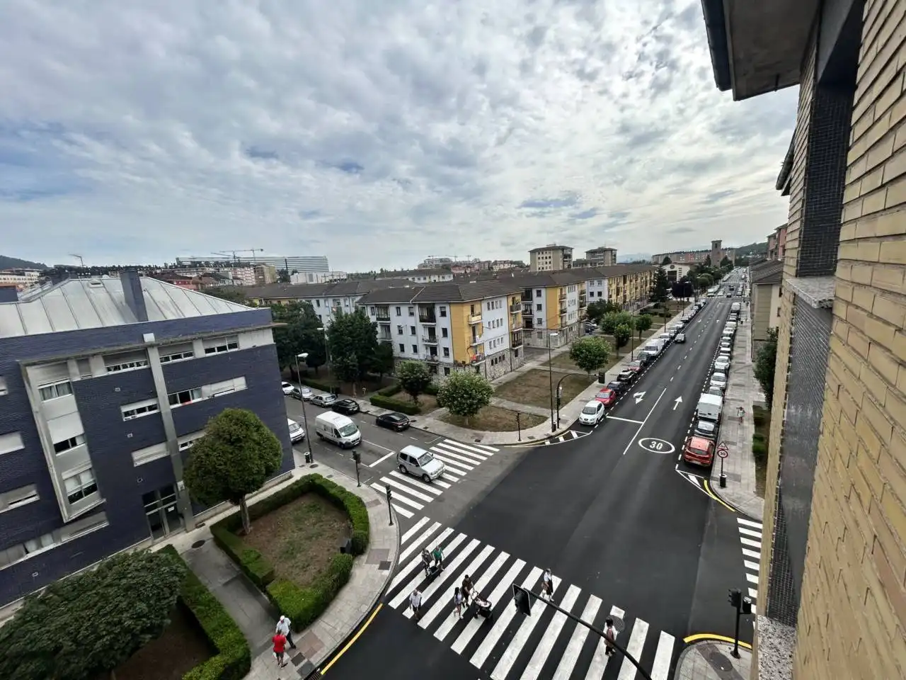 Vista exterior de Pis en venda en Oviedo  amb Calefacció i Moblat