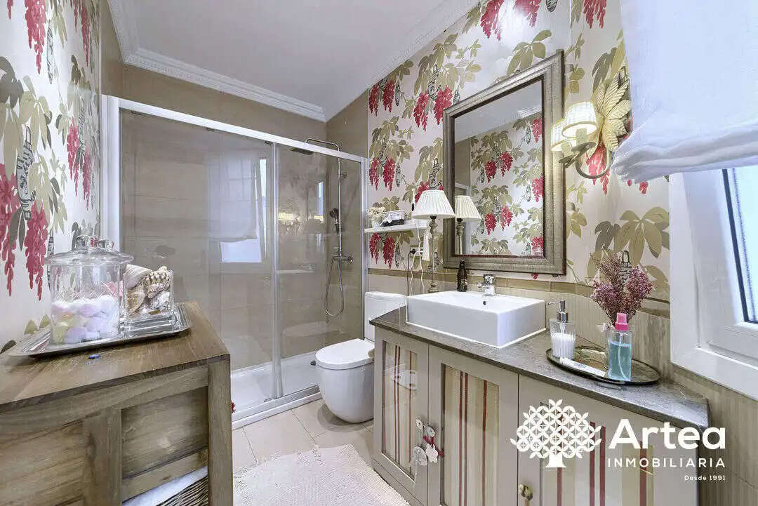 Baño de Piso en venta en Getxo  con Calefacción, Trastero y Balcón