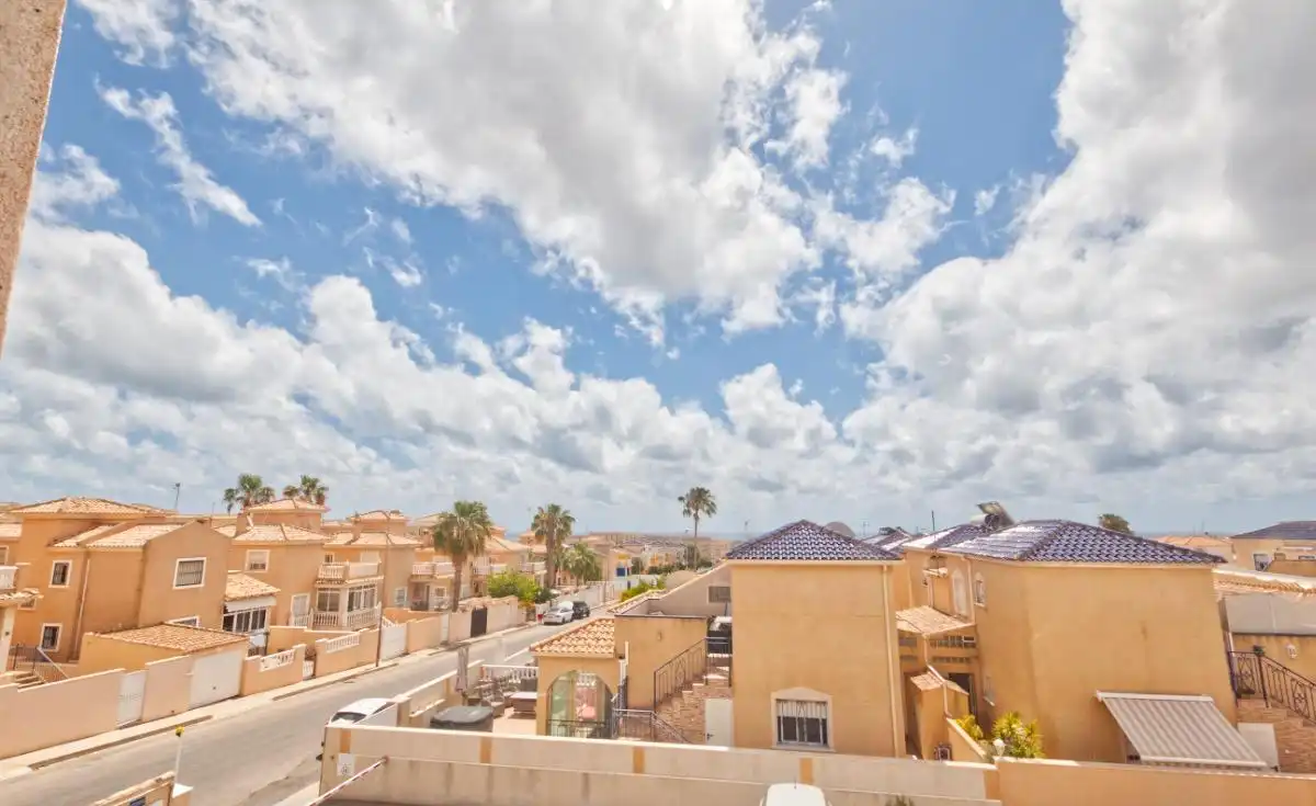 Vista exterior de Apartamento en venta en Orihuela con Aire acondicionado, Terraza y Amueblado