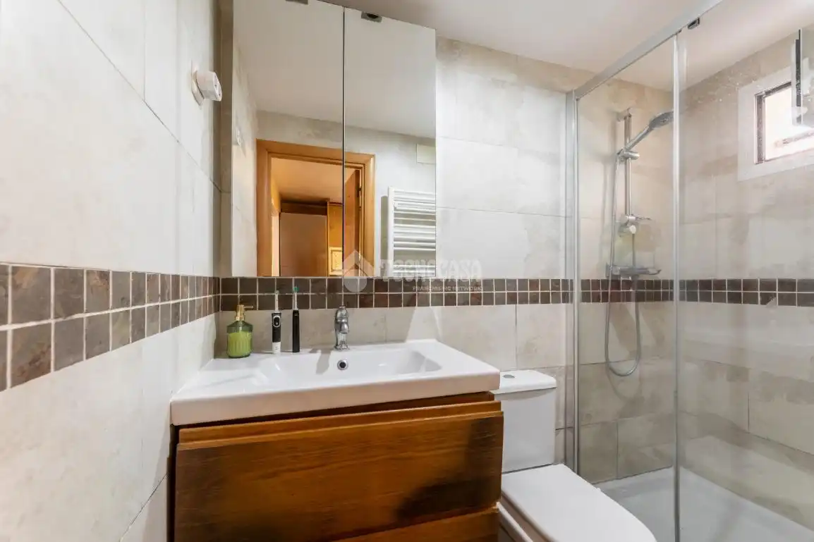 Bathroom of Flat for sale in Madrid  with Air Conditioner