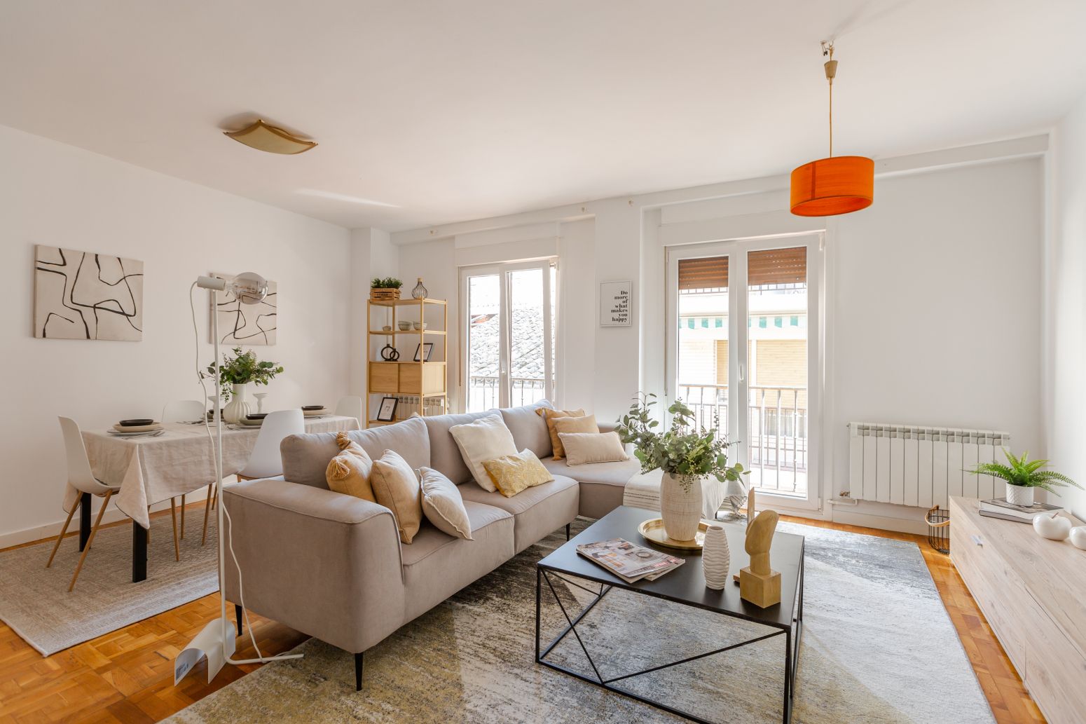 Sala de estar de Piso en venta en Estella / Lizarra con Calefacción, Parquet y Balcón