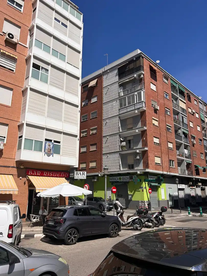Local comercial en venda a Calle del Poeta Navarro Cabanes 8, imagen 5