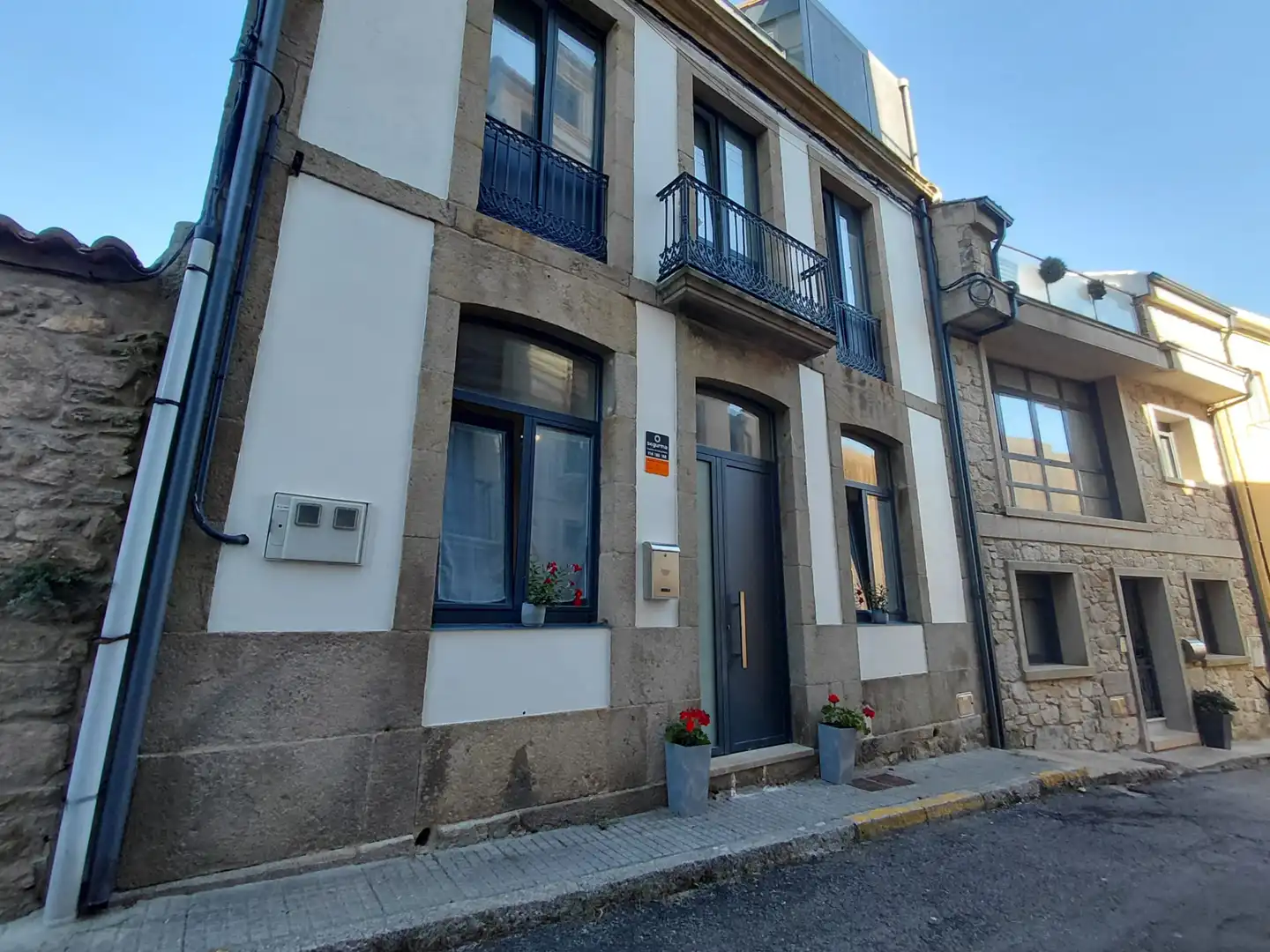 Vista exterior de Casa adosada en venda en Vilagarcía de Arousa amb Aire condicionat, Calefacció i Terrassa