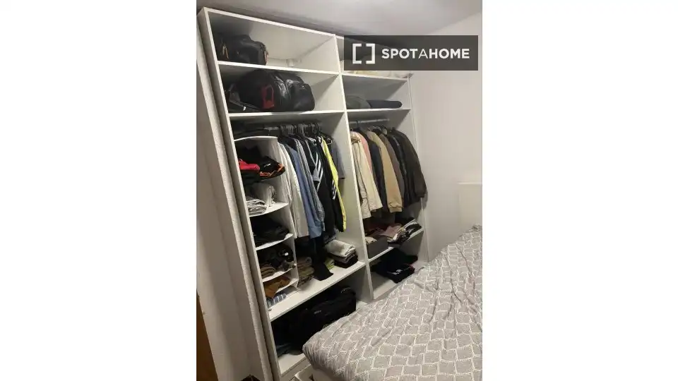 Habitación de Piso para compartir en Rubí con Aire acondicionado, Calefacción y Amueblado