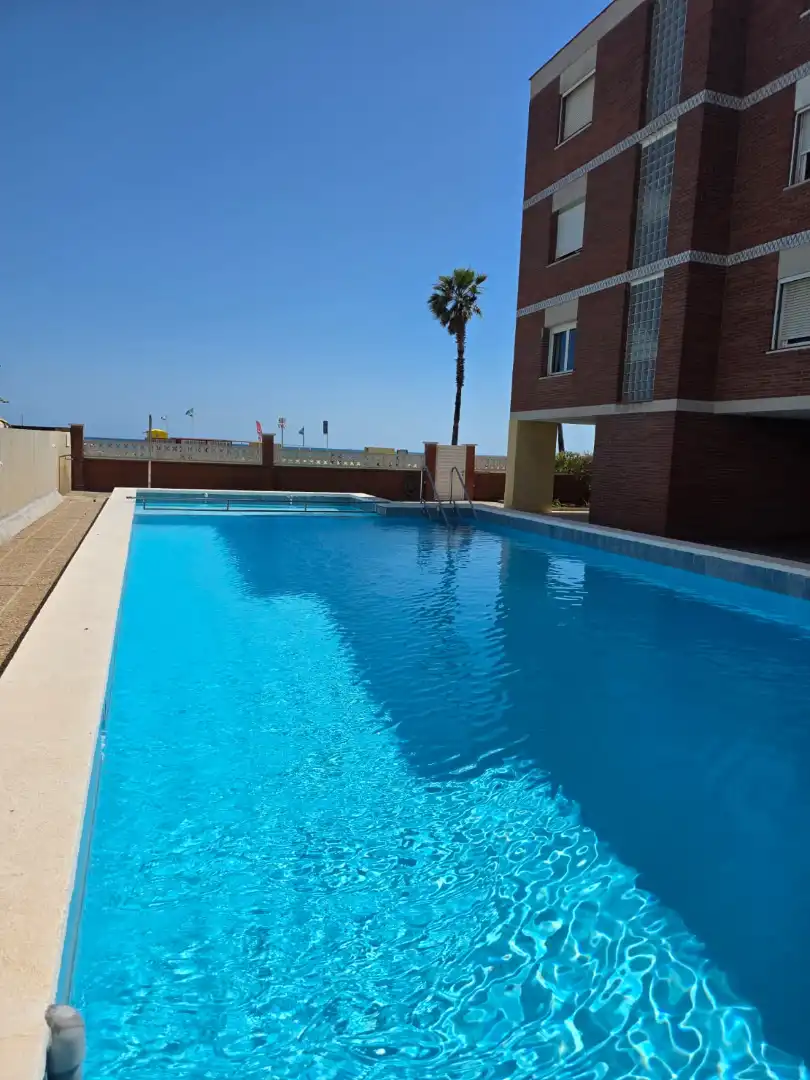 Schwimmbecken von Wohnungen zum Verkauf in Castelldefels mit Heizung, Terrasse und Ofen