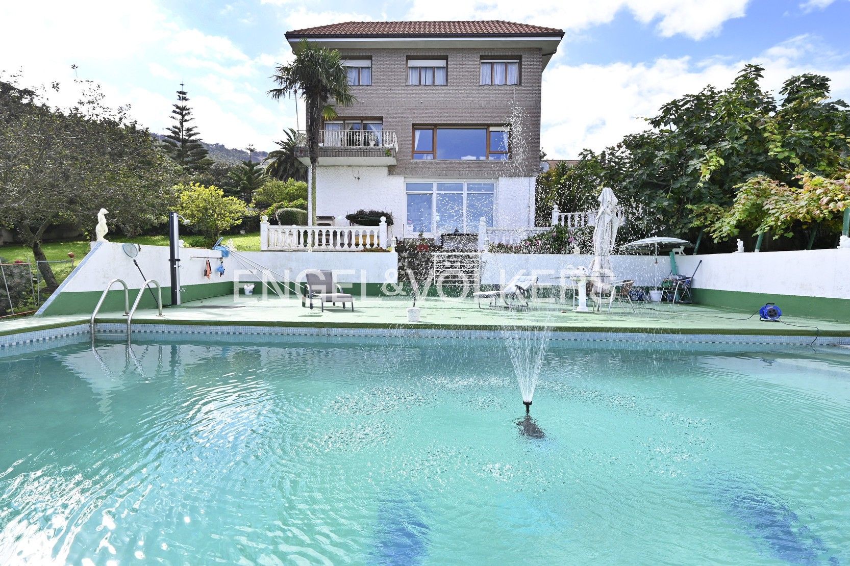 Exterior view of House or chalet for sale in Medio Cudeyo  with Heating, Private garden and Swimming Pool