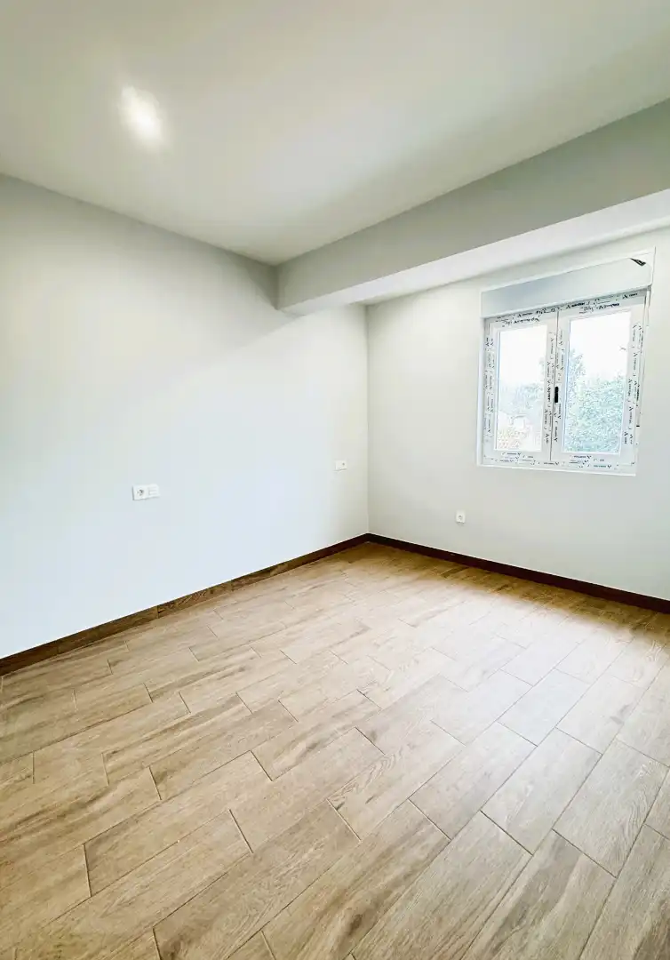 Habitación de Piso en venta en Avilés con Terraza y Balcón
