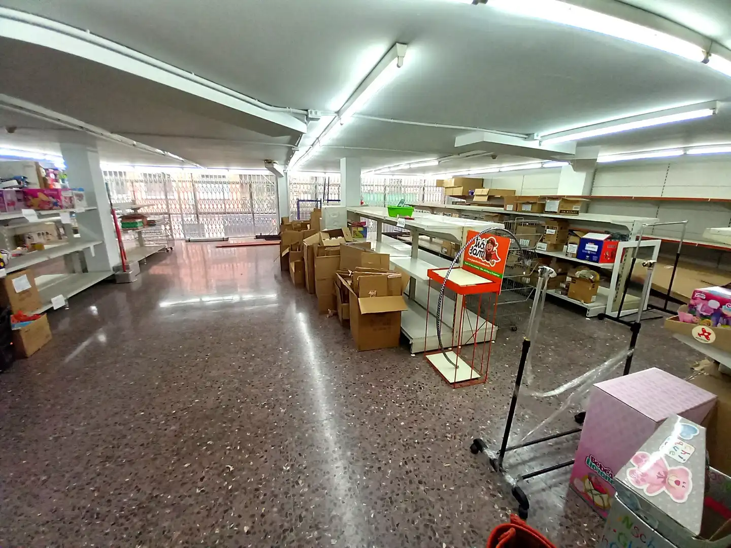 Local de alquiler en L'Hospitalet de Llobregat con Parquet