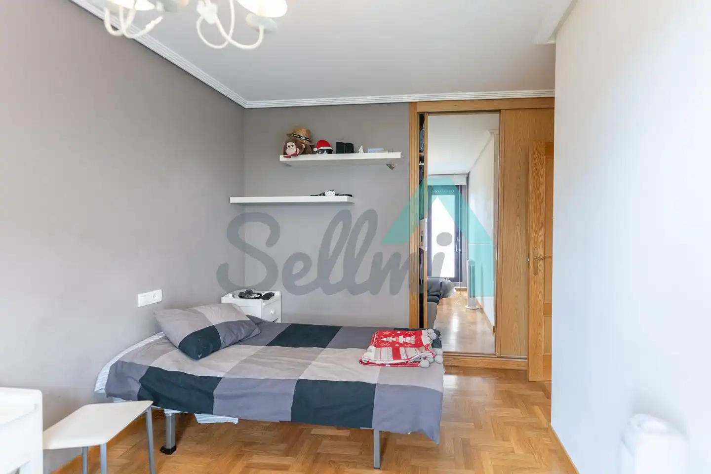 Habitación de Piso en venta en Oviedo  con Calefacción, Parquet y Trastero