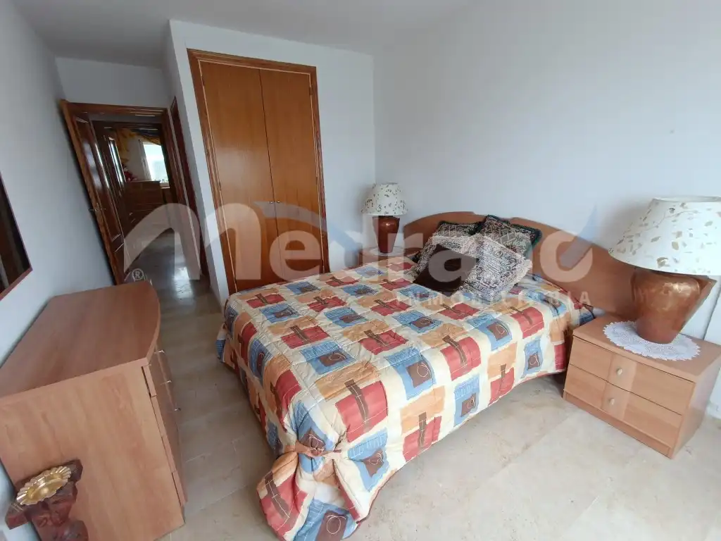 Habitación de Piso en venta en Benidorm con Jardín privado, Piscina y Amueblado