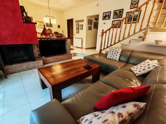Sala de estar de Casa adosada en venta en Lliçà d'Amunt con Aire acondicionado, Calefacción y Jardín privado