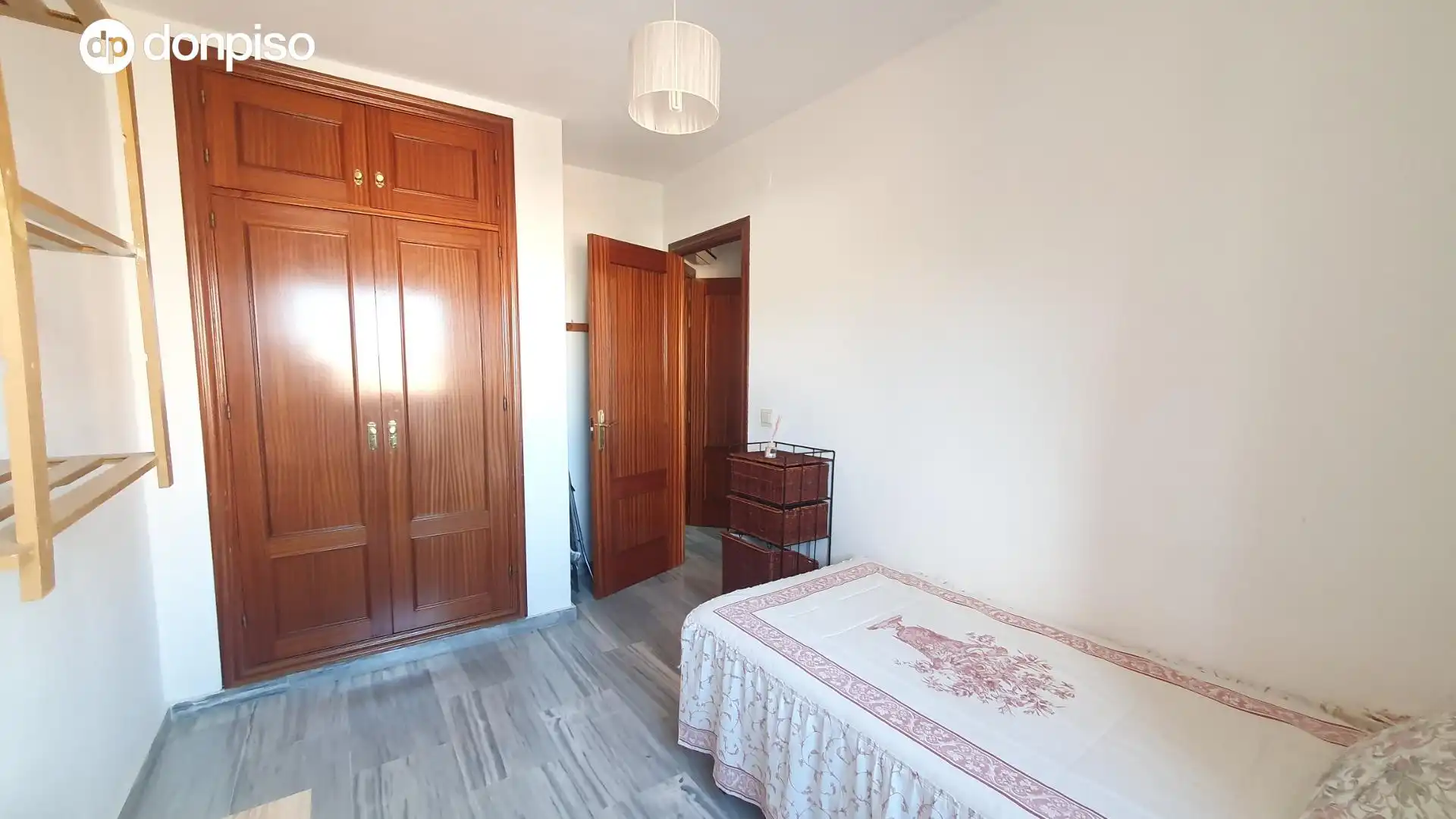 Bedroom of Flat for rent in Granada  with Air Conditioner, Heating and Terrace