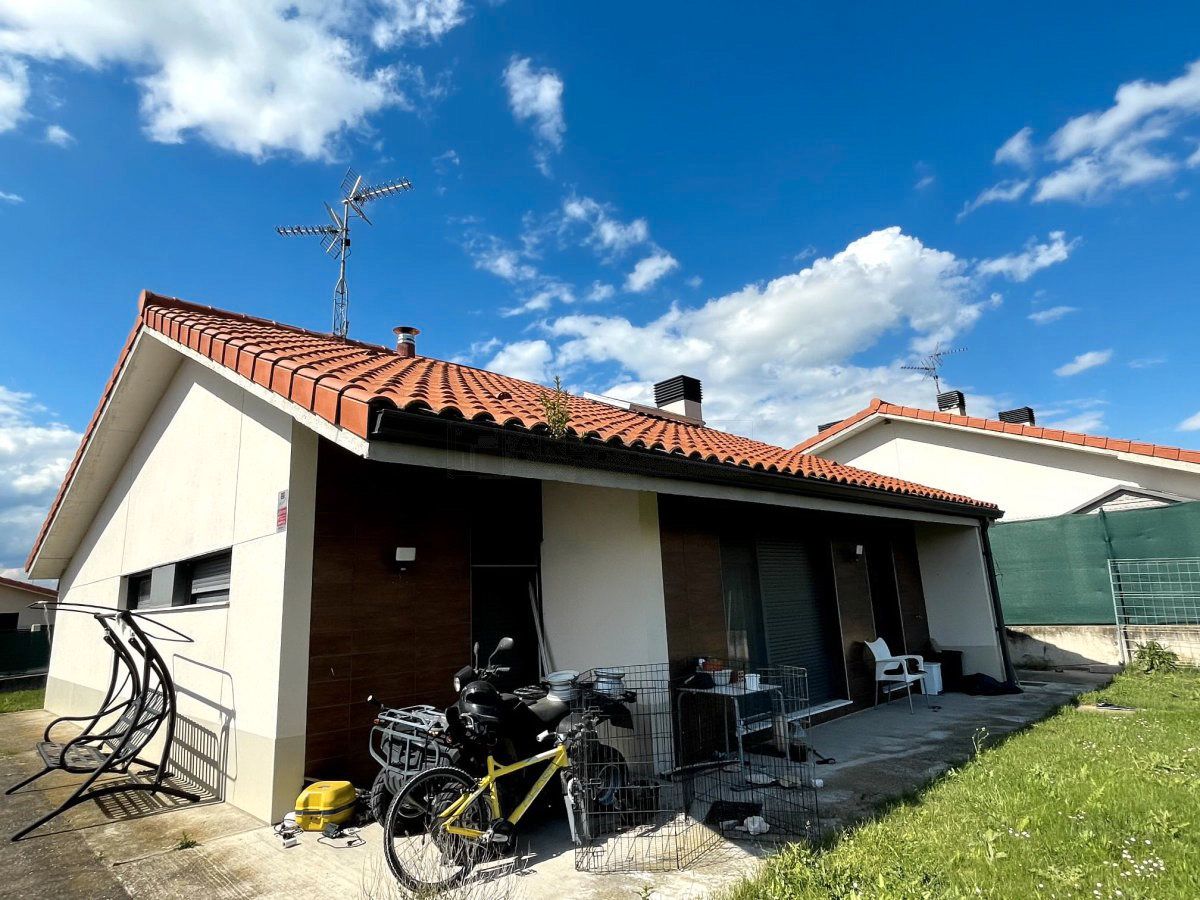 Exterior view of House or chalet for sale in Zambrana  with Heating and Parquet flooring