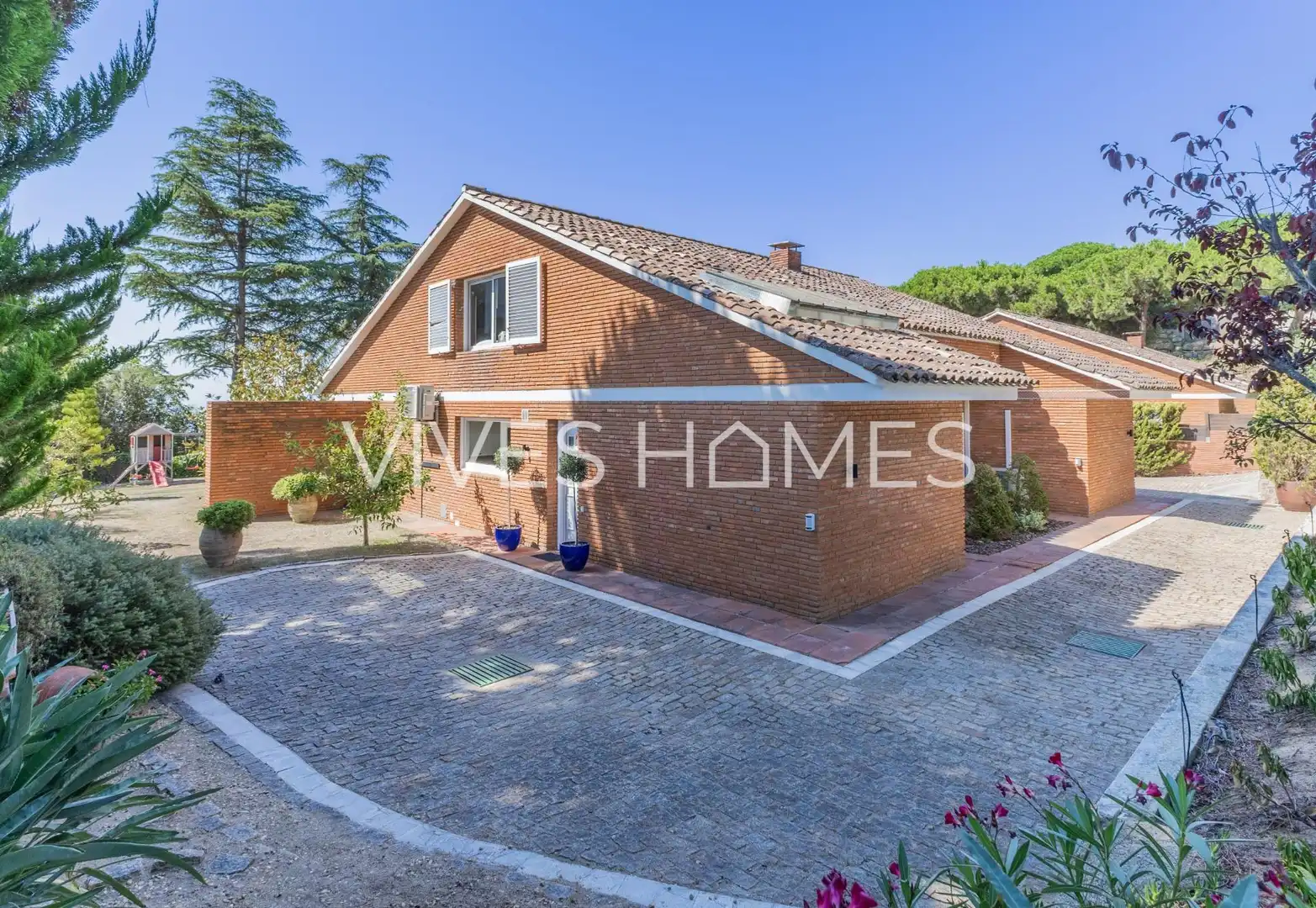 Vista exterior de Casa o xalet en venda en Sant Vicenç de Montalt amb Aire condicionat, Calefacció i Jardí privat