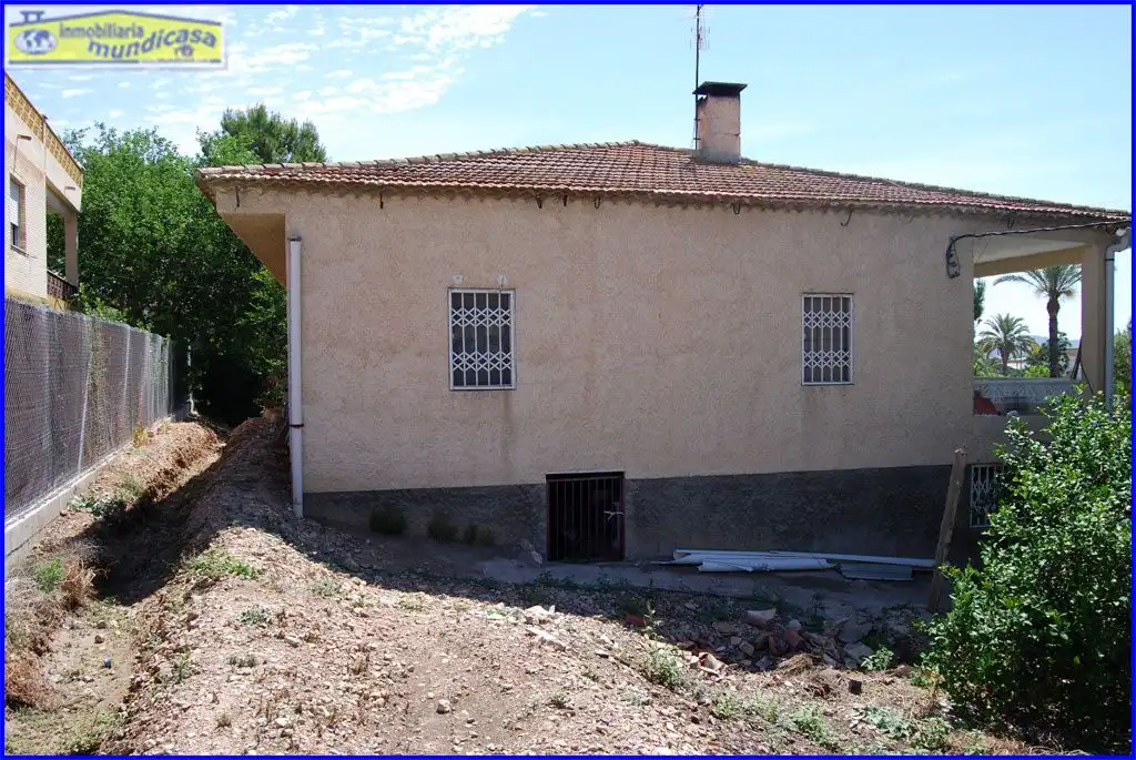 Vista exterior de Casa o xalet en venda en Orihuela amb Jardí privat, Terrassa i Piscina