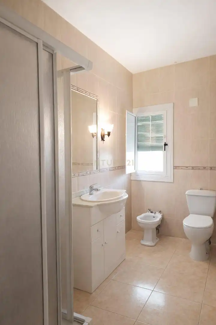 Badezimmer von Wohnungen zum Verkauf in Trujillo mit Klimaanlage, Abstellraum und Balkon