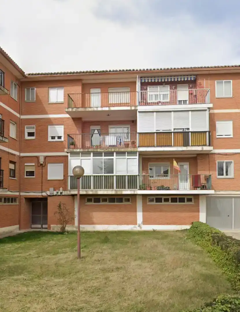 Vista exterior de Pis en venda en Frómista  amb Balcó