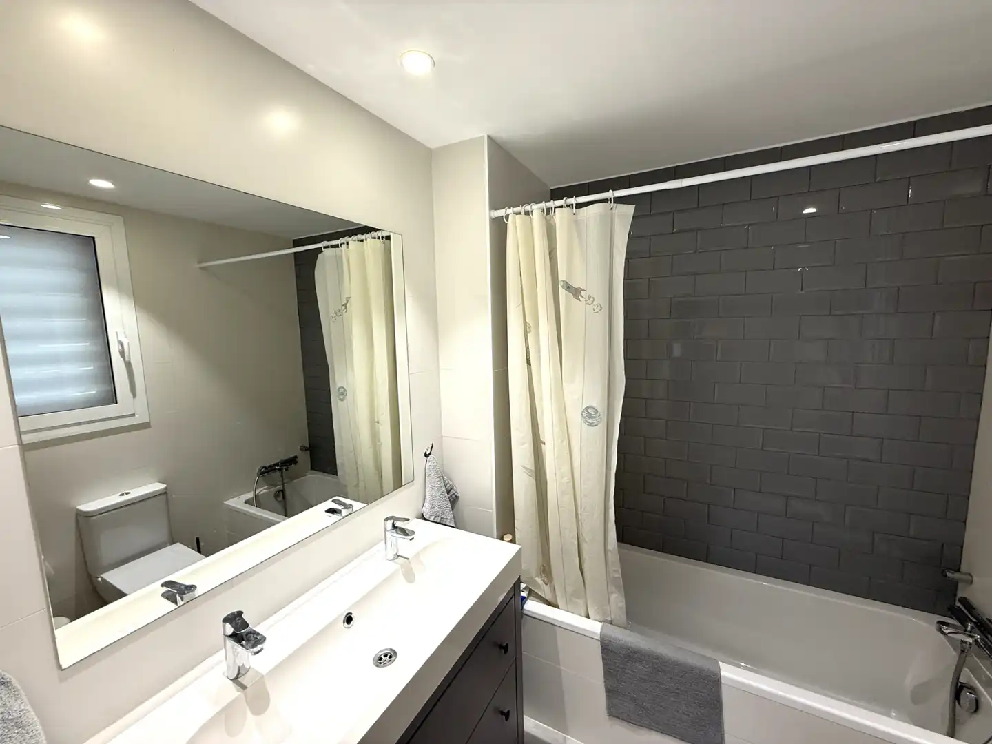 Bathroom of Houses for sale in Sant Joan Despí  with Air Conditioner, Heating and Private garden