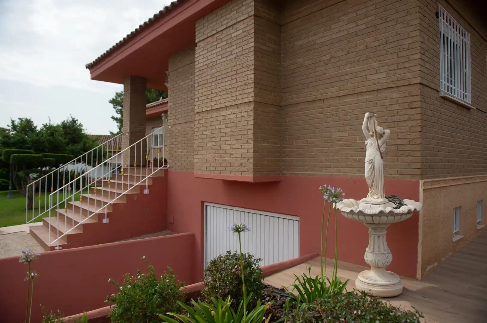 Vista exterior de Casa o xalet en venda en Chiva amb Aire condicionat, Calefacció i Terrassa