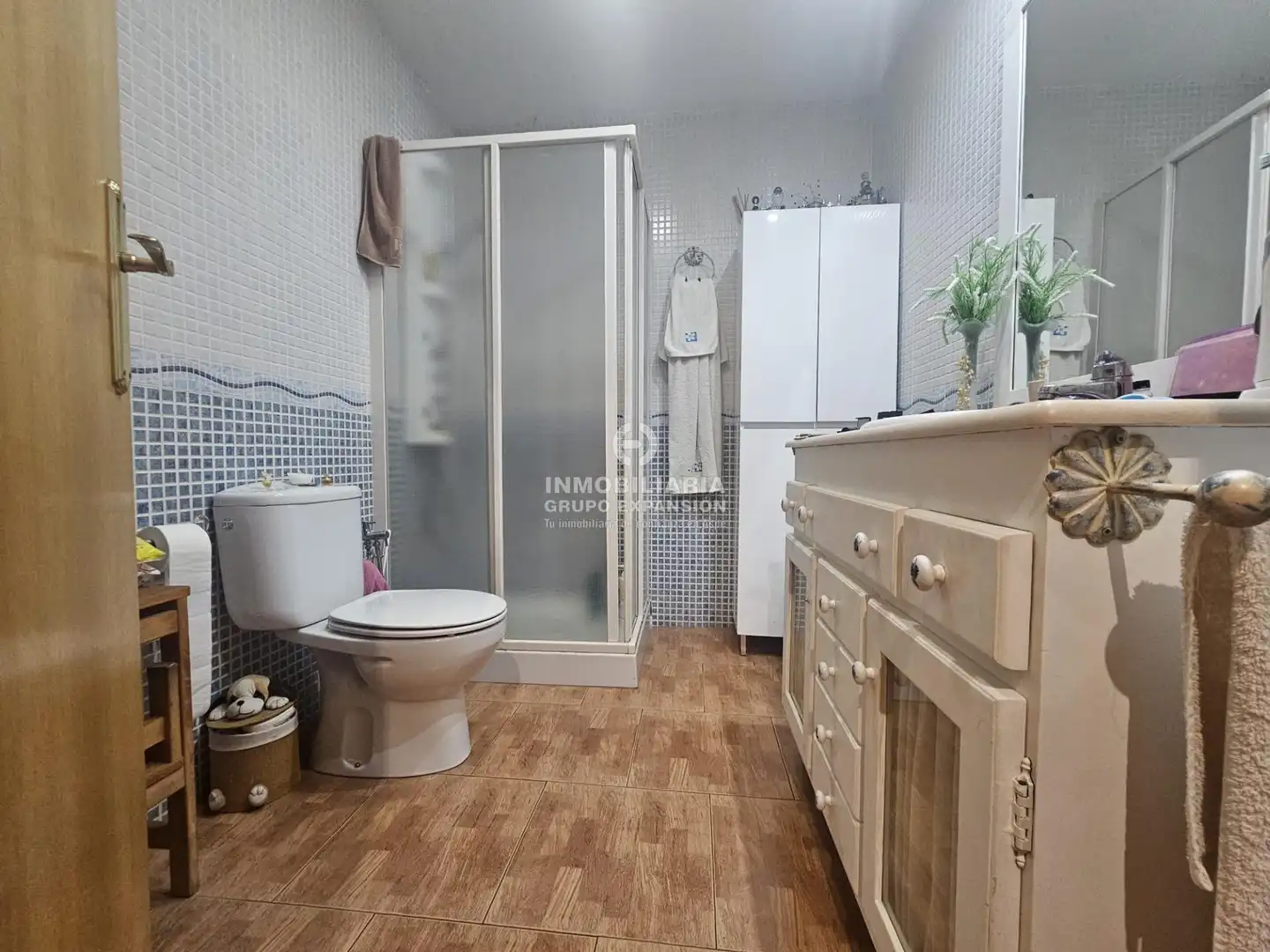 Badezimmer von Wohnung zum Verkauf in Aspe mit Klimaanlage, Heizung und Privatgarten