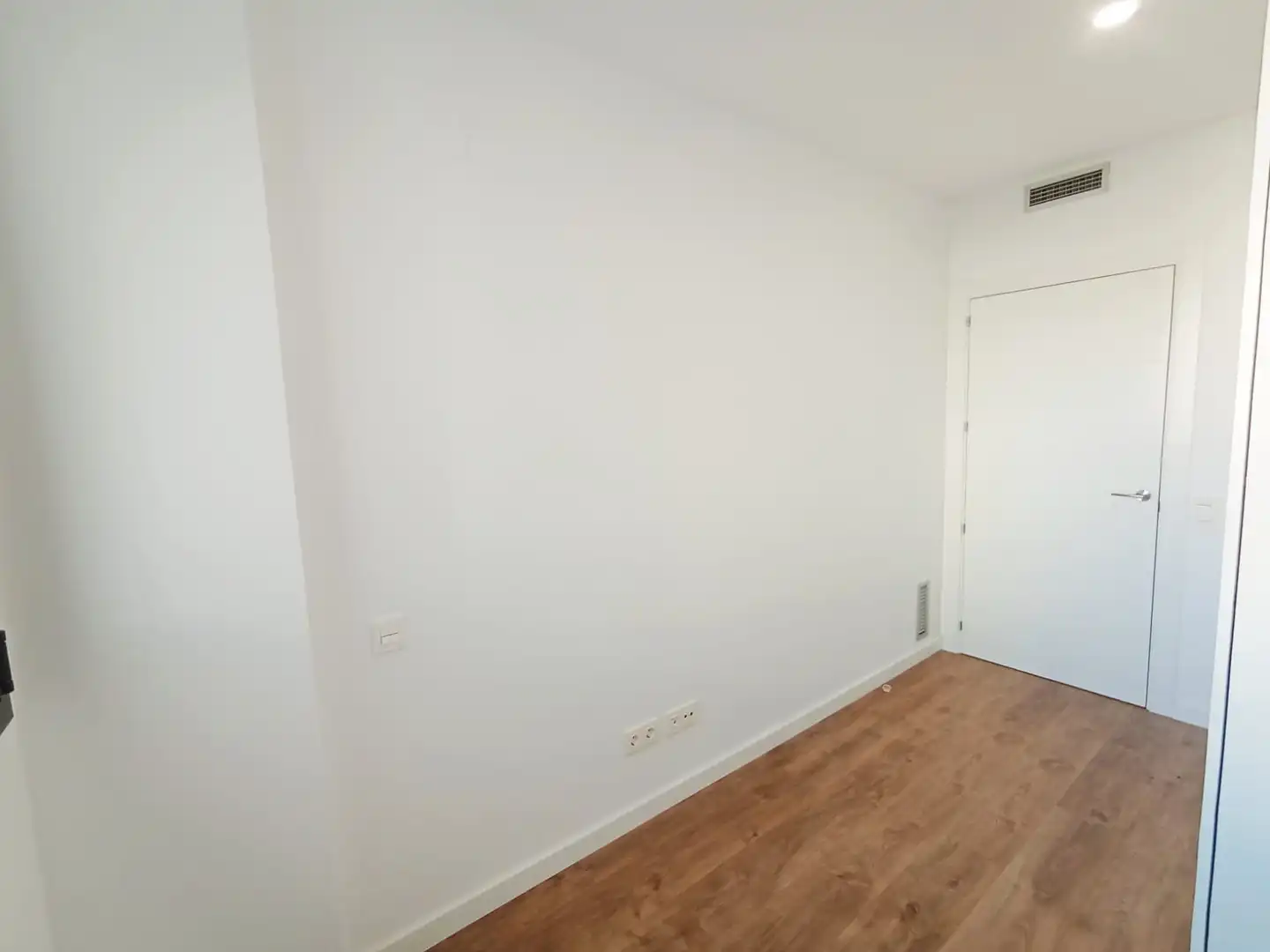 Bedroom of Flat for rent in Terrassa  with Air Conditioner and Heating