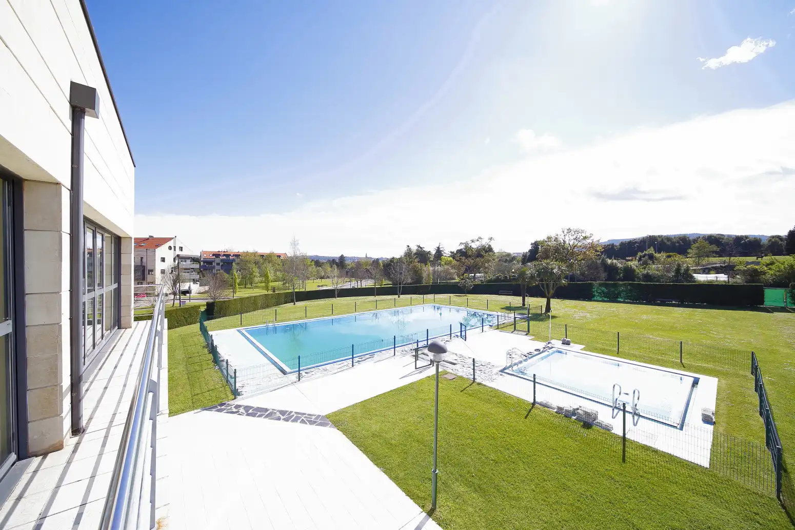 Piscina de Pis en venda en Gijón  amb Calefacció, Jardí privat i Parquet