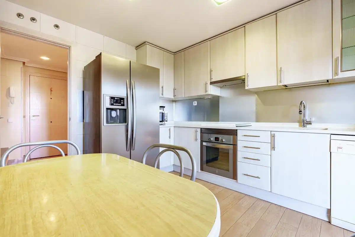 Cocina de Ático en venta en Pozuelo de Alarcón con Aire acondicionado, Calefacción y Jardín privado