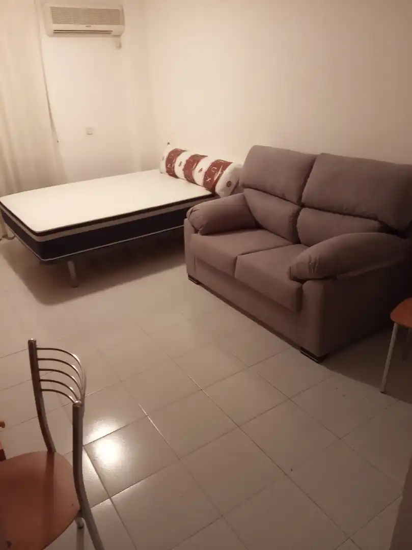 Sala d'estar de Estudi de lloguer en Joc de la Bola - Camps d'Esports
