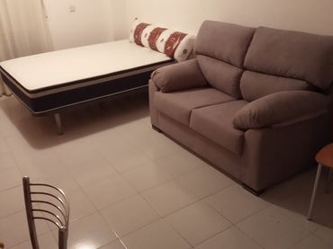 Monolocale con balcone in affitto a ERMENGOL VI