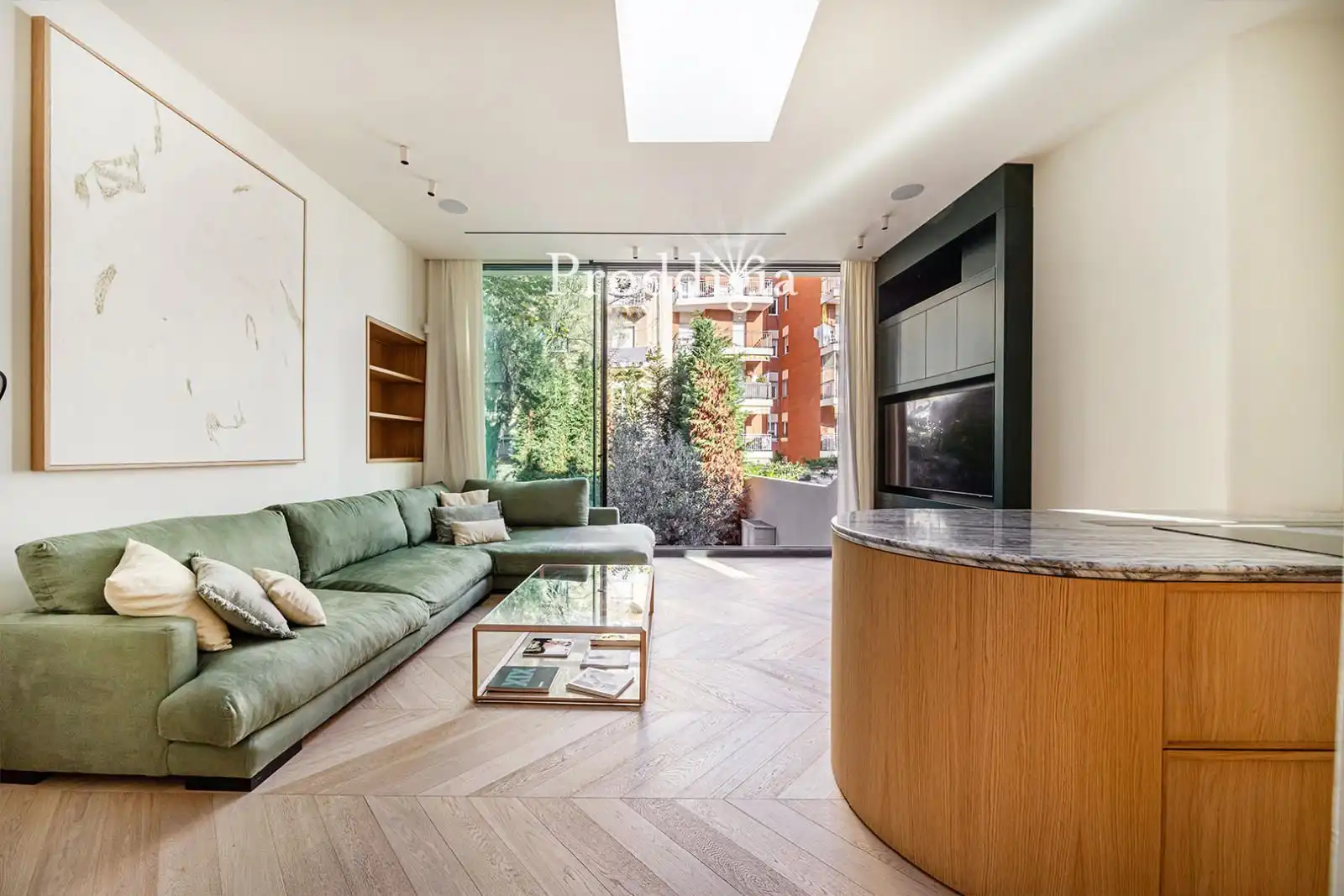 Sala d'estar de Casa o xalet en venda en Barcelona amb Aire condicionat, Calefacció i Jardí privat