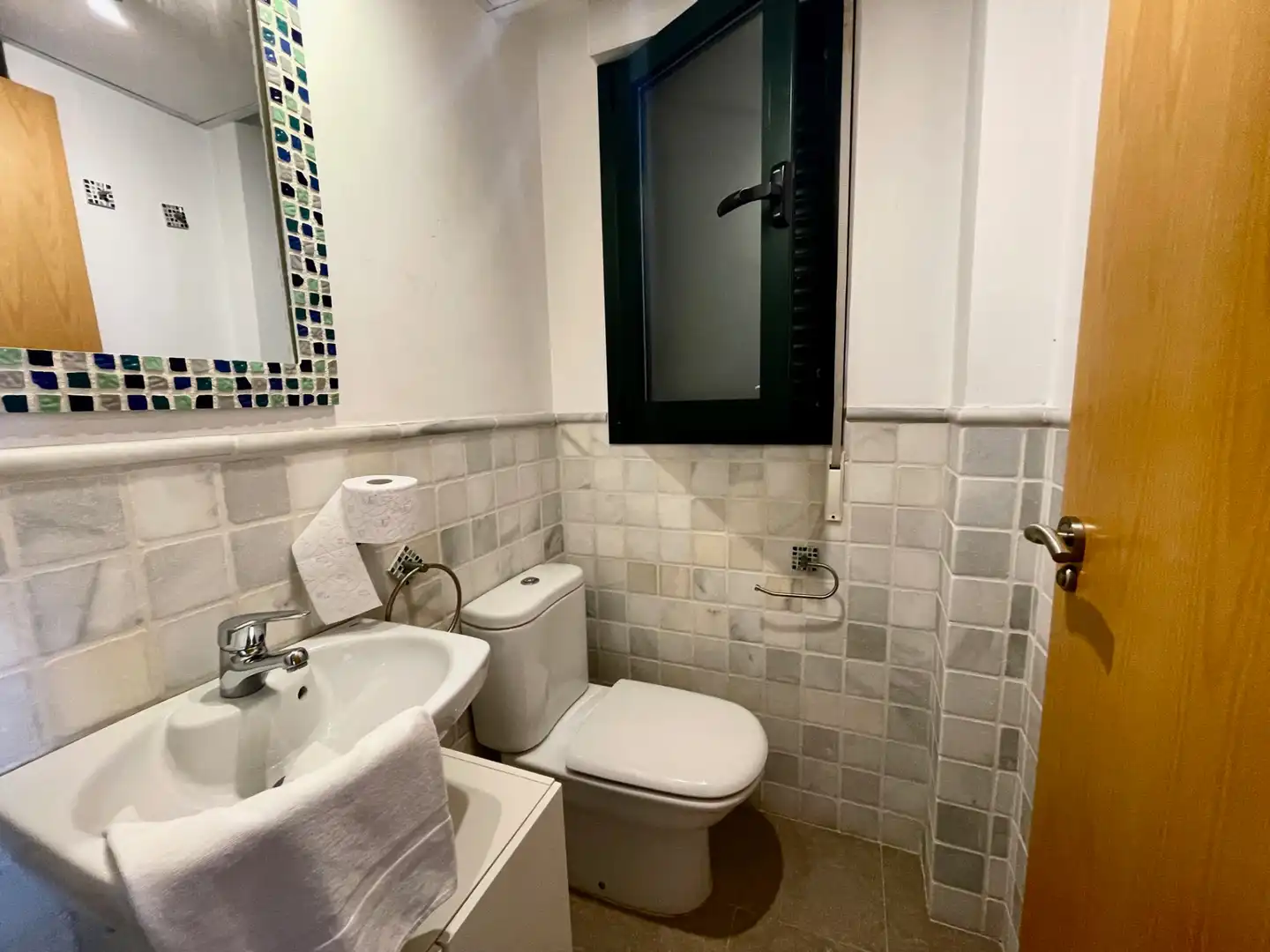 Badezimmer von Wohnungen zur Miete in Oliva mit Klimaanlage, Terrasse und Möbliert